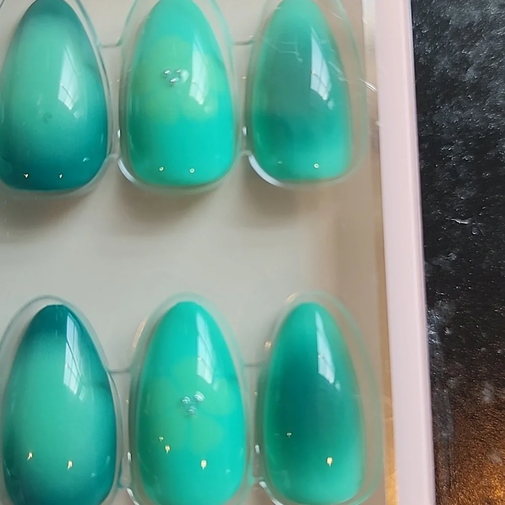 NIB Set Of Three Glamnetic Press On Nails Summer Edition - Picture 6 of 12